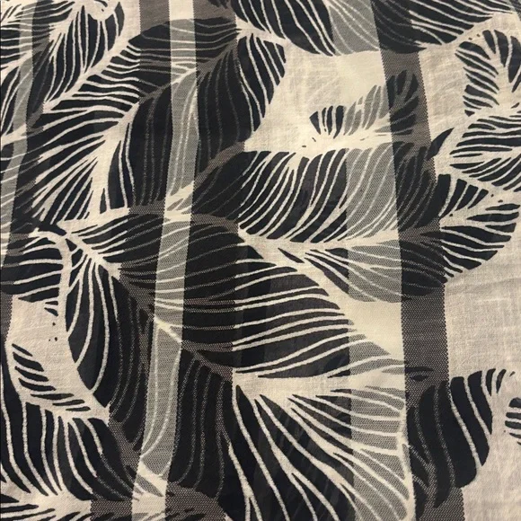 Talbots Black & White Leaf Pattern Oversized Scarf 70X52” fray hem Cotton Blend - Picture 9 of 12